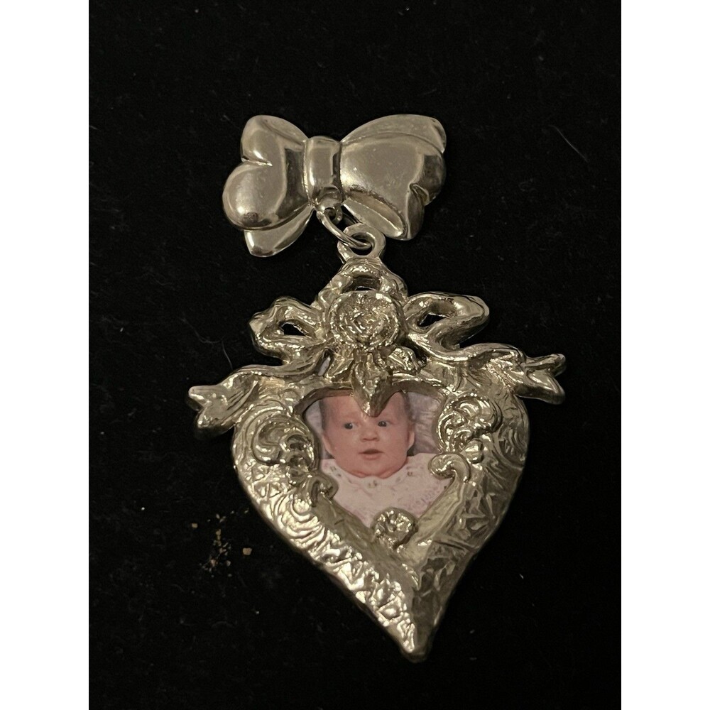 Brooch BOW dangle Photo picture frame Textured silver tone metal Brooch Pin